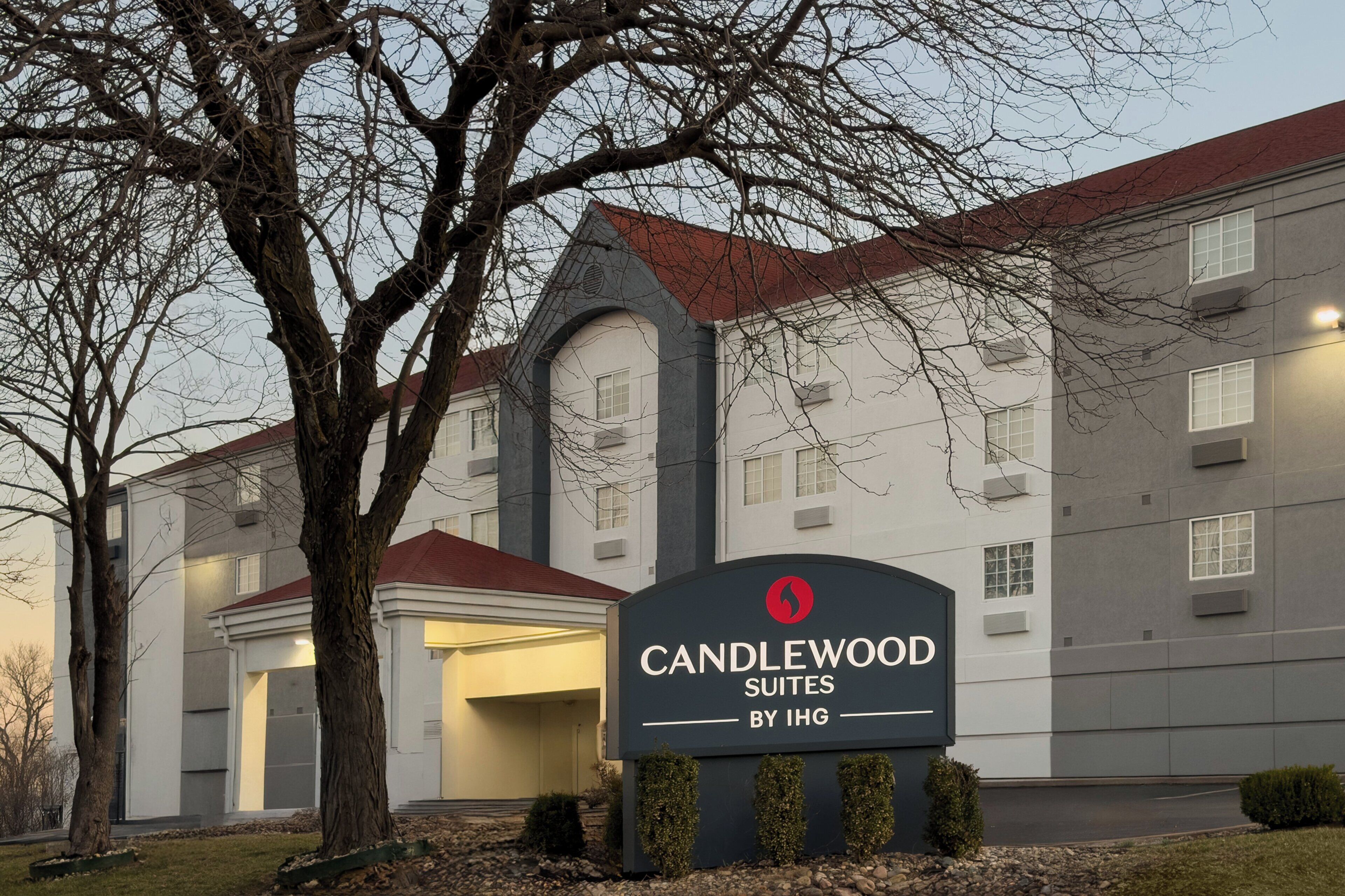 A hotel sign with 'CANDLEWOOD SUITES BY IHG' written on it.