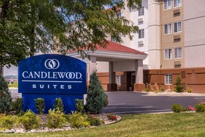 Exterior - Candlewood Suites Topeka West by IHG (Topeka)