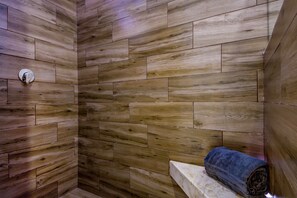 Appartement, 2 slaapkamers | Badkamer met douche