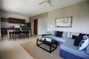 Condo, 2 Bedrooms | Living area