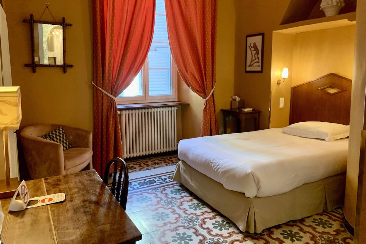 Single Room | 1 bedroom, desk, soundproofing, iron/ironing board