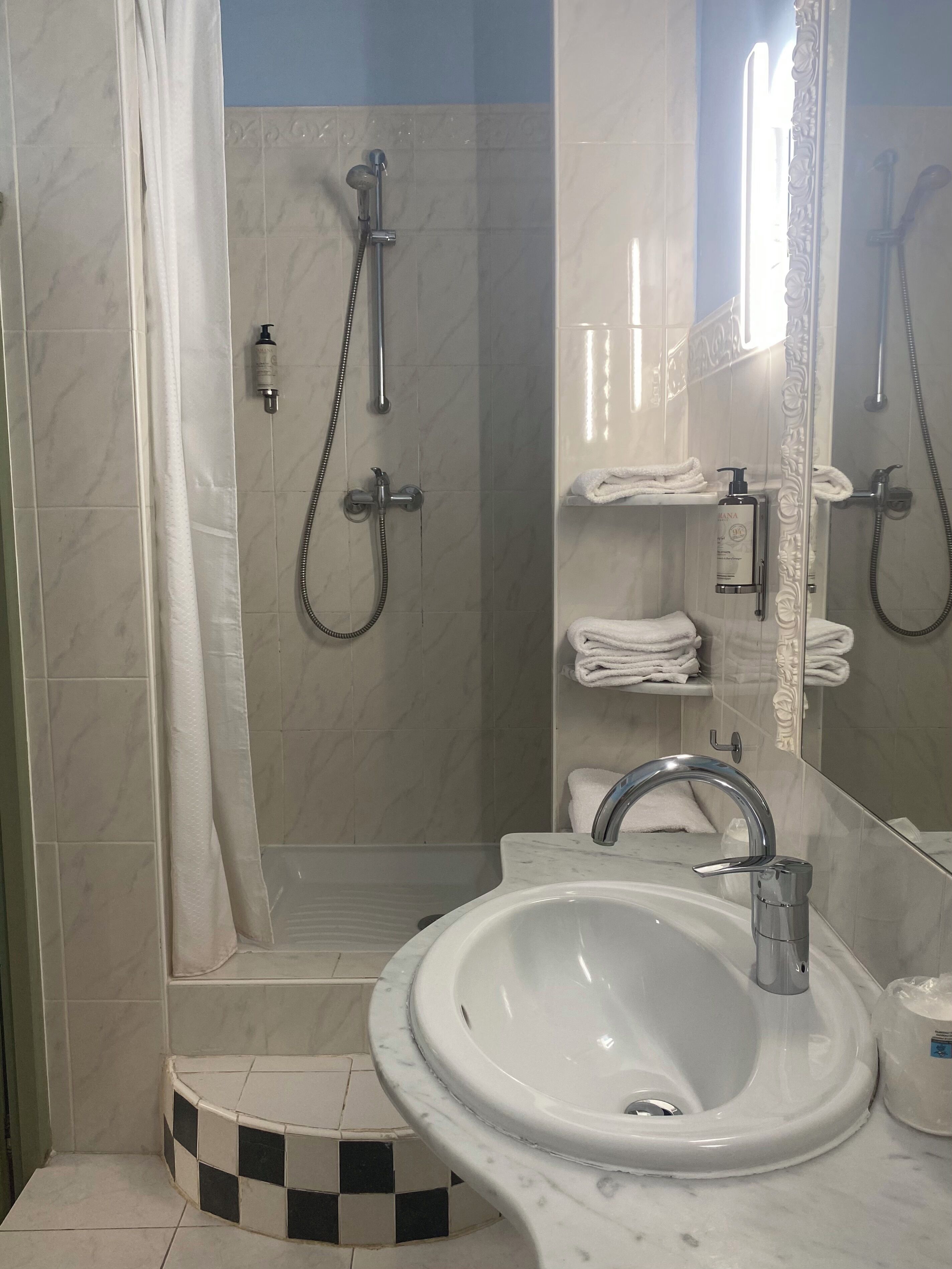 apartment (1) | bathroom | free toiletries, hair dryer, towels