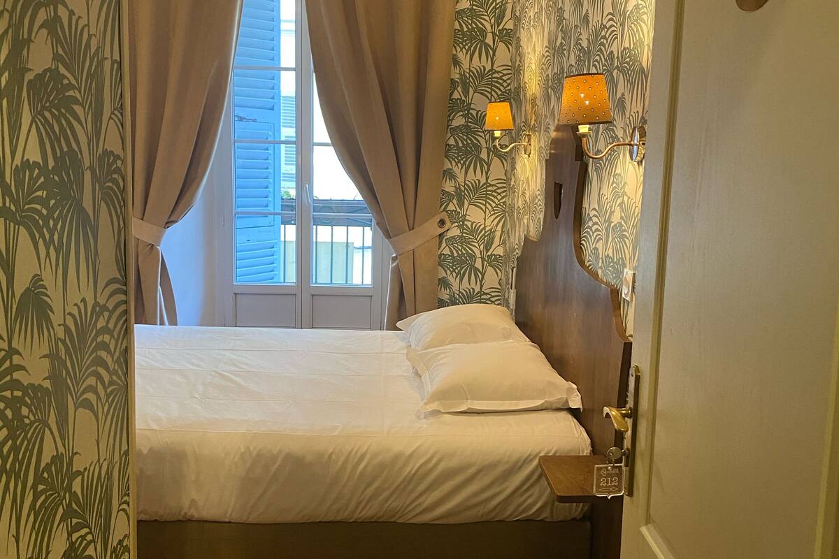 superior double room | 1 bedroom, desk, soundproofing, iron/ironing board