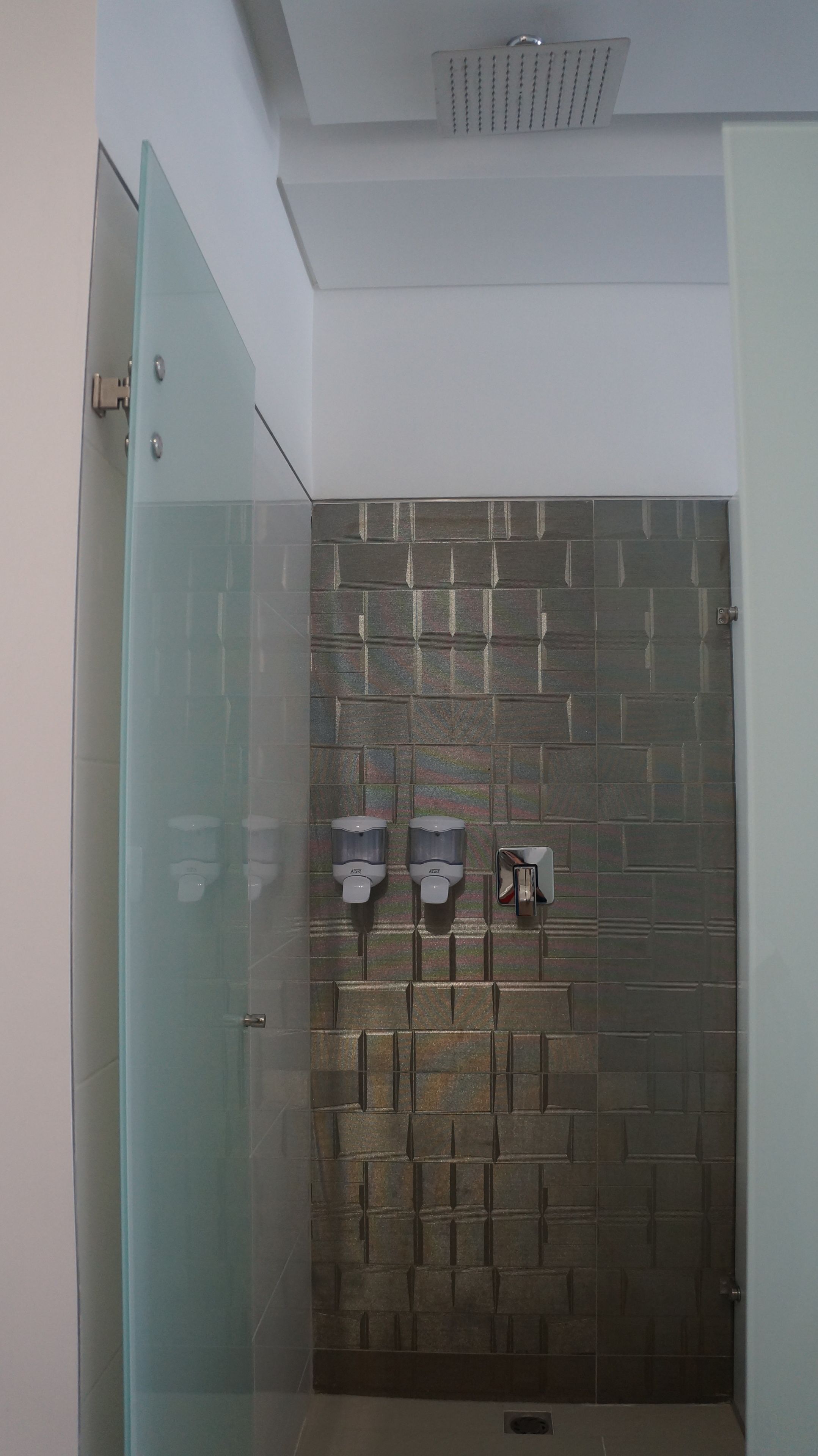 triple room | bathroom shower