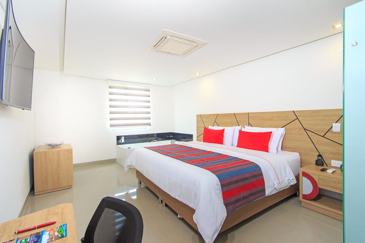Hypo-allergenic bedding available, in-room safe, desk, soundproofing