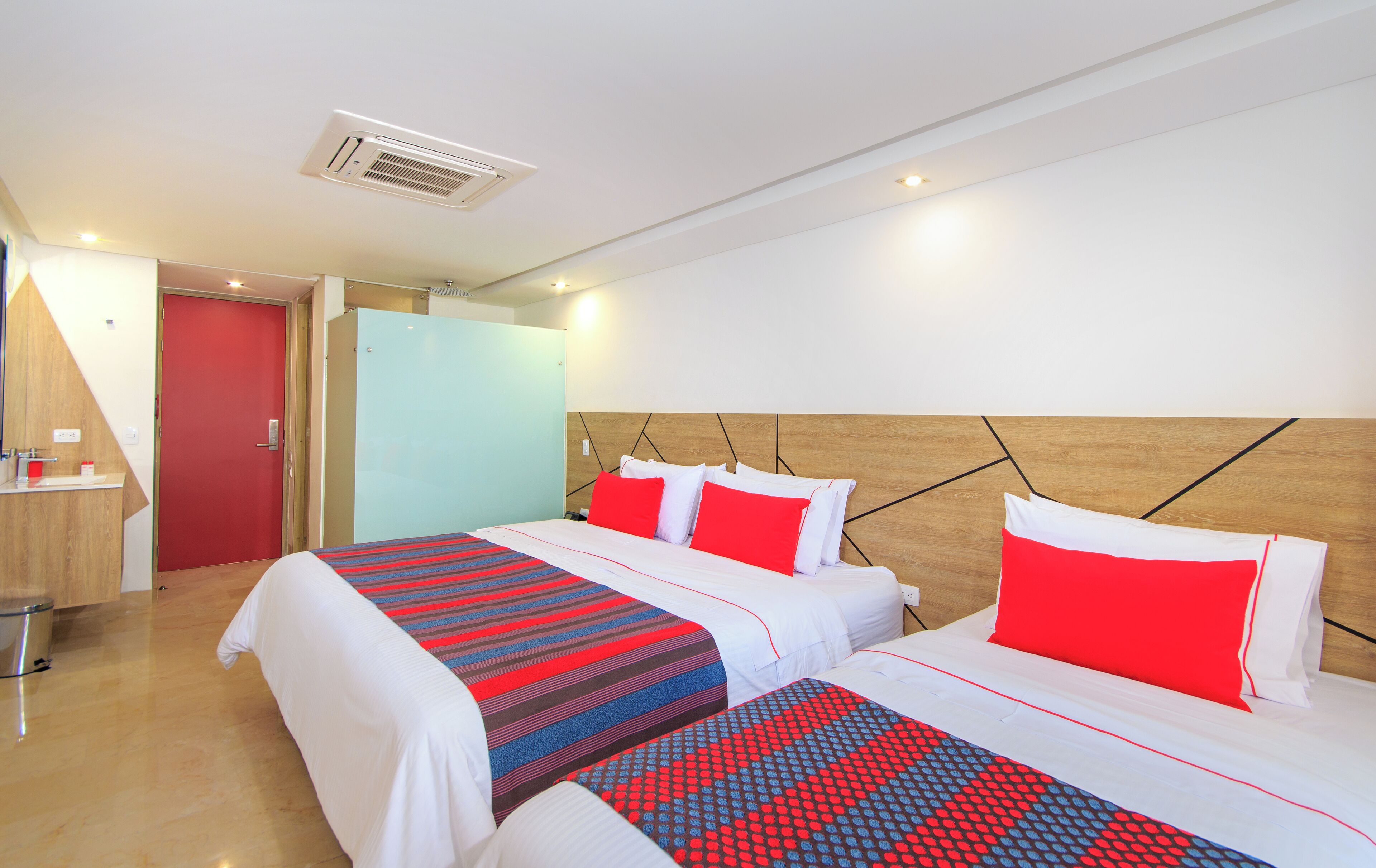 Hypo-allergenic bedding, in-room safe, individually furnished, desk