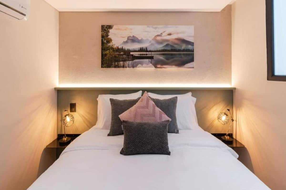 Deluxe Apartment, 2 Bedrooms | Hypo-allergenic bedding, in-room safe, individually furnished, desk
