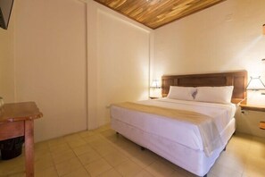 Quarto solteiro standard, 1 cama Queen, banheiro privativo | Wi-Fi de cortesia, roupa de cama