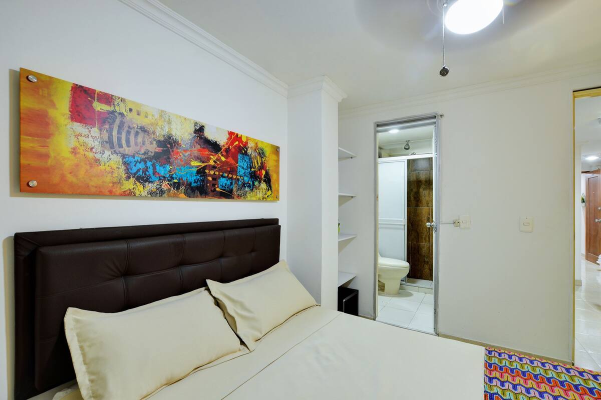 Apartamento interno 2 habitaciones (303) | Seprai antialergi, selimut bulu angsa, busa memori, dan meja kerja