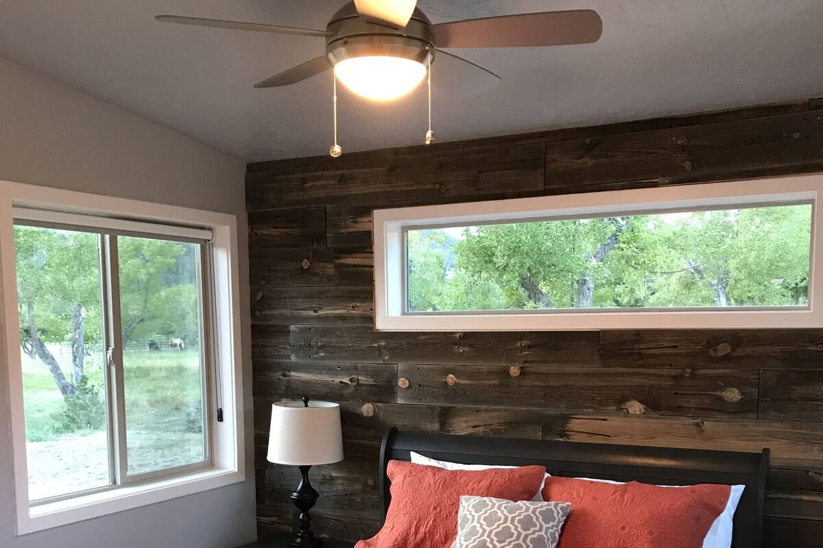 Luxury Cabin, 1 Bedroom, Kitchenette | 1 bedroom, desk, iron/ironing board, WiFi (free)