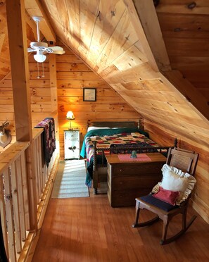 2 bedrooms, desk, iron/ironing board, bed sheets - Unique Log Cabin in a Private White Mountain Setting with Spectacular Views (Carroll)