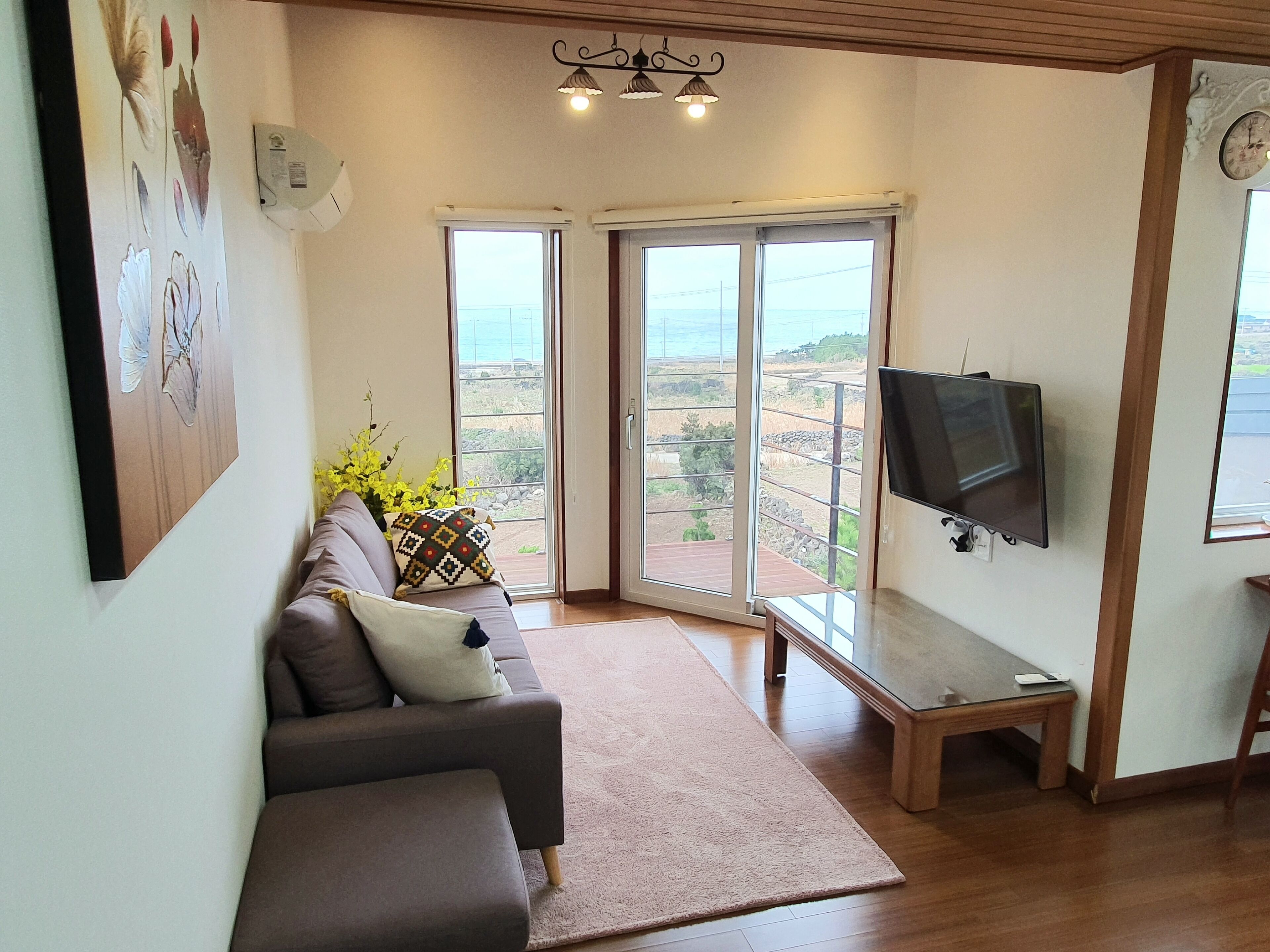 좀녀 | 거실 공간 | 평면 TV