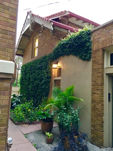 Heavenly HOT TUB, Wifi 2 Miles from Downtown