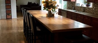 Ithaca, Ellis Hollow Retreat with heated Pool & Hot Tub