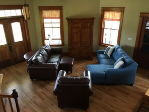 Smart TV, DVD player, foosball, table tennis - White Mountain Orchard House (Campton)