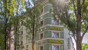 A multi-story hotel with a green facade and the name 'Hotel Brack' prominently displayed. - Hotel Brack (Munich)
