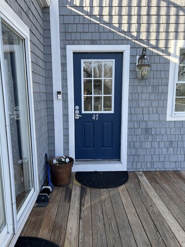 Nice Private Space Short Walk To The Beach