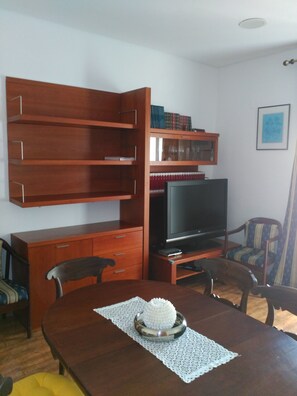Fridge, microwave, oven, stovetop - My apartment is good for couples, adventurers, families, business trips. (Madrid)