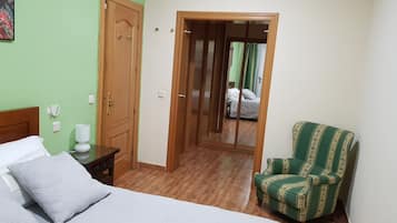 3 slaapkamers, een strijkplank/strijkijzer, wifi, beddengoed