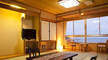 In-room safe, iron/ironing board, bed sheets