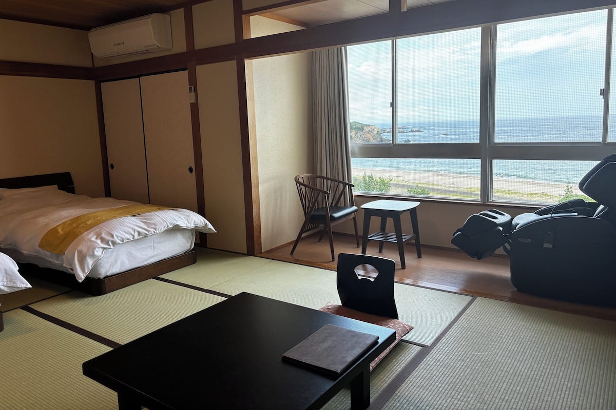 Twin Room | In-room safe, iron/ironing board, bed sheets