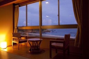 Habitación tradicional, no fumadores, vistas al mar (Japanese Style) | Caja fuerte, tabla de planchar con plancha, ropa de cama