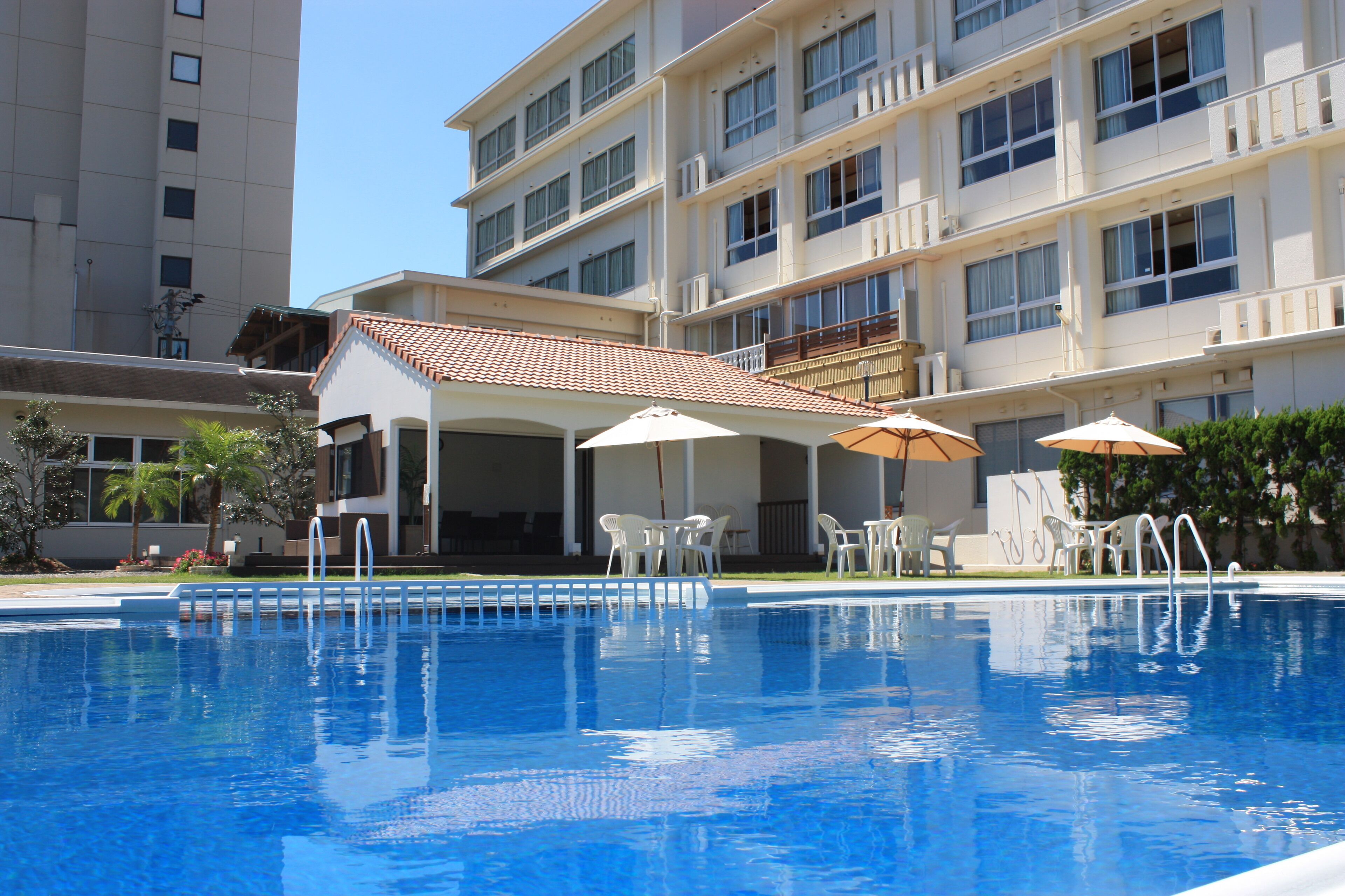 Seasonal outdoor pool