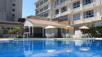 Seasonal outdoor pool