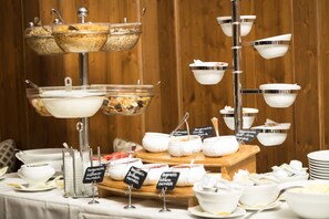 Tägliches inbegriffenes Frühstücksbuffet