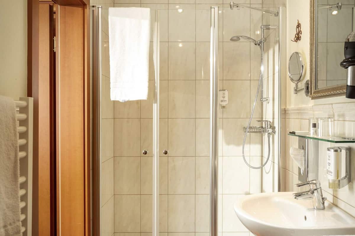 shower, rainfall showerhead, free toiletries, hair dryer