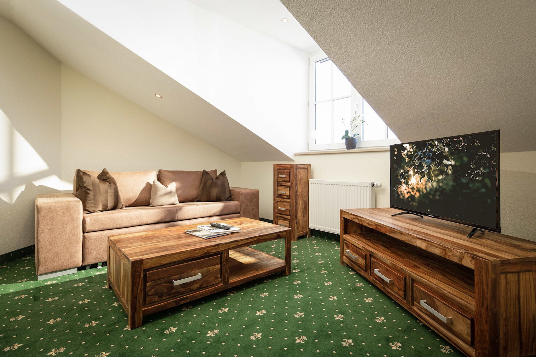 deluxe suite | 1 bedroom, hypo-allergenic bedding, in-room safe, blackout curtains