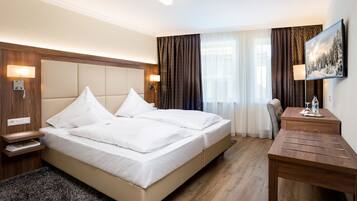 Business Double Room | 1 bedroom, hypo-allergenic bedding, in-room safe, blackout curtains