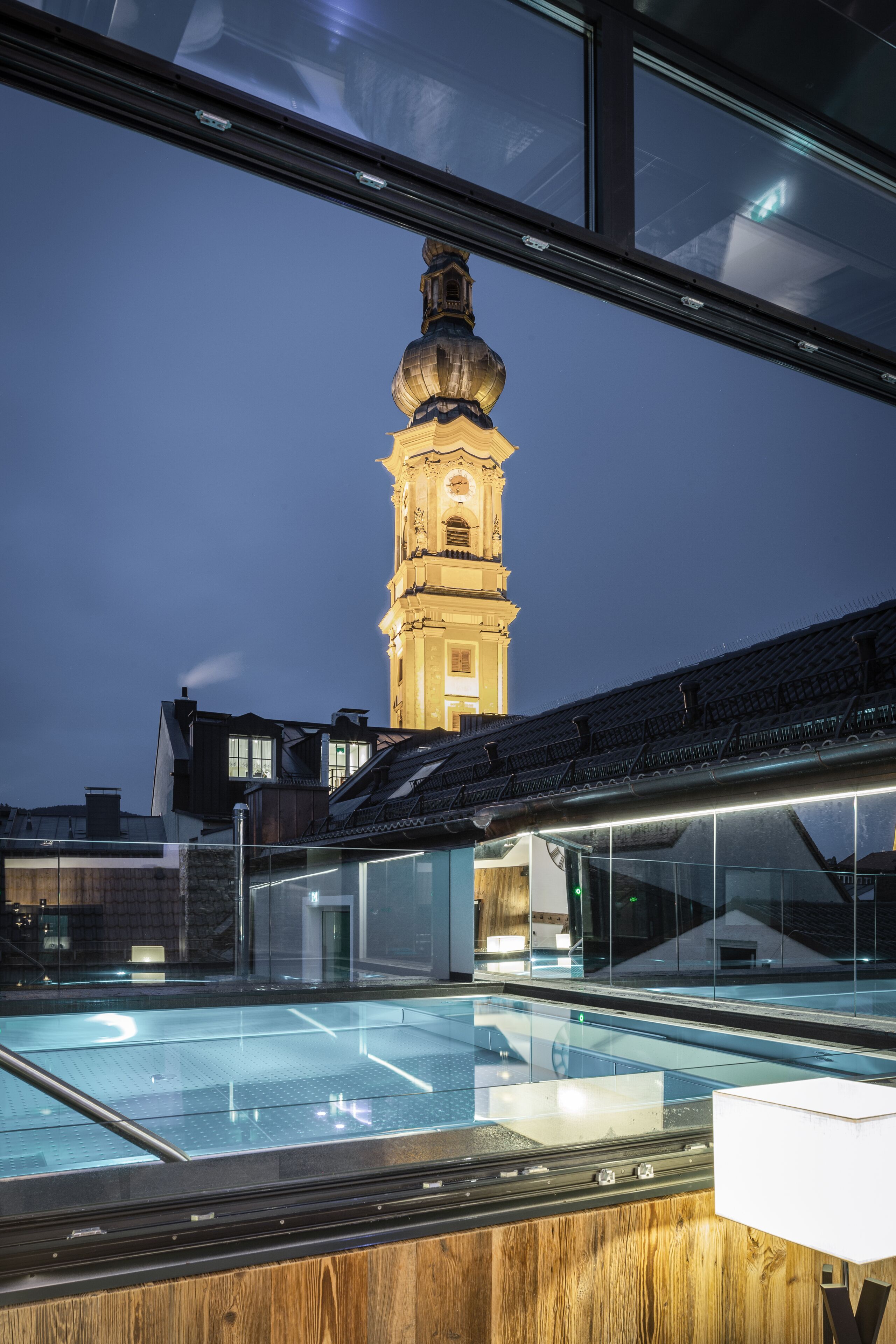 outdoor pool, pool loungers