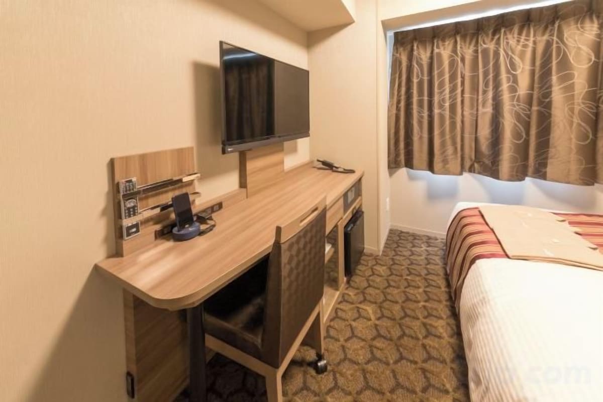 In-room safe, desk, blackout drapes, soundproofing