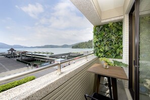 Basic Quadruple Room, Lake View, Ground Floor | Pemandangan balkoni