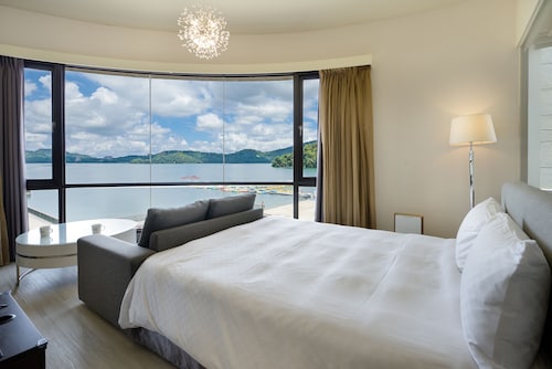 Hu Yue Lakeview Hotel