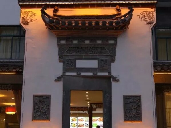 Pintu masuk hartanah