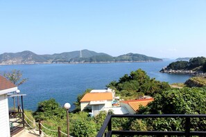 View from property - Yokjido Solguji Pension (Tongyeong)