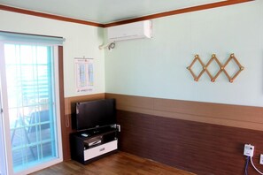 Studio (1-Room) | Coin séjour