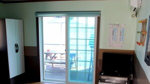 Studio (1-Room) | Living area - Yokjido Solguji Pension (Tongyeong)