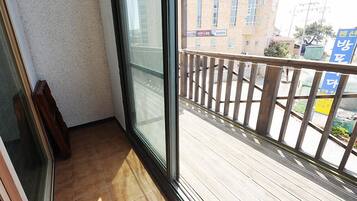 Family Room (Strawberry) | Balcony