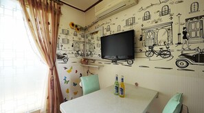 Huone (Couple Bed) | Oleskelualue | LCD-televisio
