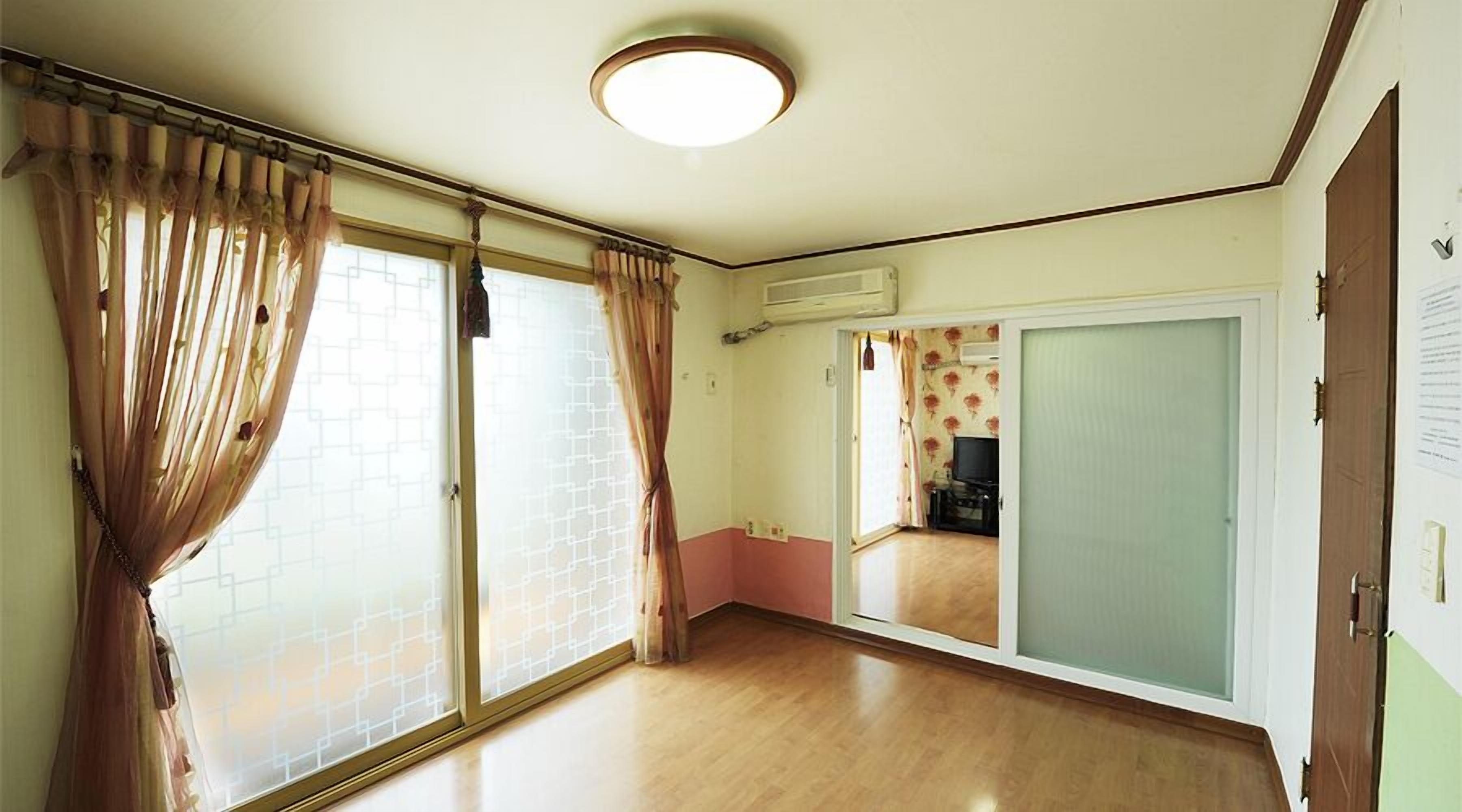 Habitación familiar (Peach) | Área de sala de estar | Televisión LCD 