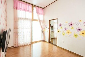 Living area | LCD TV - Bangpo Sea Pension (Taean)