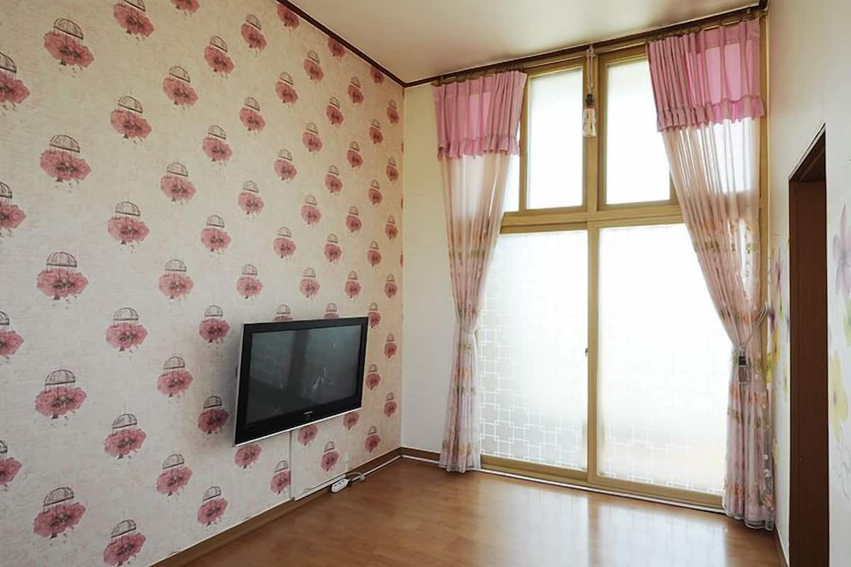 Familienzimmer (Strawberry) | 2 Schlafzimmer, kostenloses WLAN