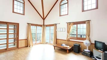 Room (50 py, Rosemary) | Living area