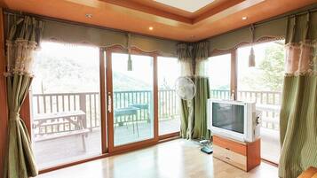 Habitación (60 py, Iris) | Área de sala de estar | Televisión