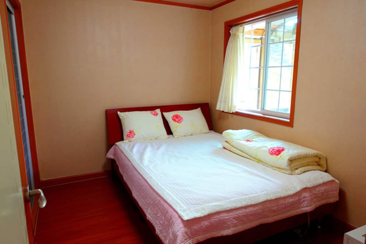 Family Room (C)
