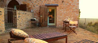 Résidence historique romantique avec grande terrasse panoramique et couchers de soleil à couper le souffle