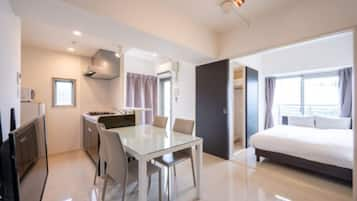 Twin Room | 1 bedroom, soundproofing, iron/ironing board, free WiFi